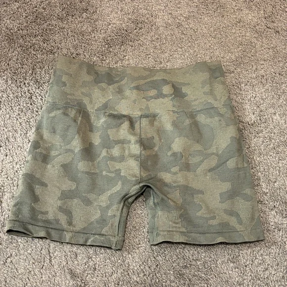 Gymshark Adapt Camo Seamless short - Picture 4 of 5